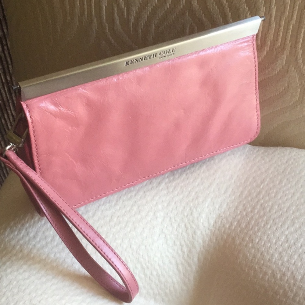 KENNETH COLE WRISTLET, PINK